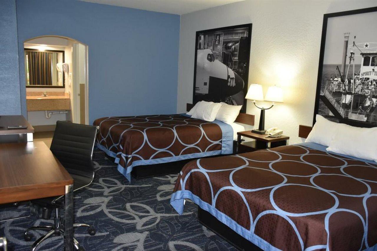 Super 8 By Wyndham Houston Hobby Airport South Hotel Exterior photo