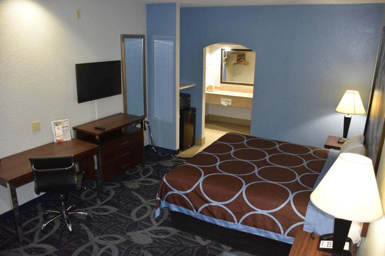 Super 8 By Wyndham Houston Hobby Airport South Hotel Exterior photo