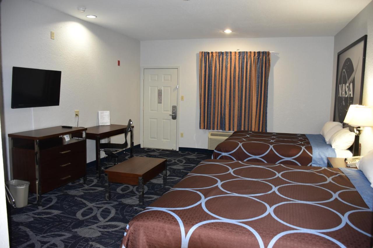 Super 8 By Wyndham Houston Hobby Airport South Hotel Exterior photo